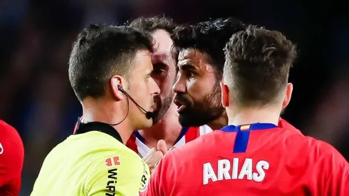 ALIEN VS. DEPREDADOR. Gil Manzano ni se mosquea ante el enojo de Diego Costa (Foto: Getty).