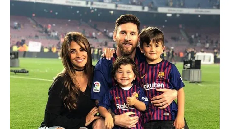 Antonella Roccuzzo fue a ver al Barça, subió foto a Instagram y Messi se la comentó