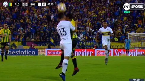 Duro choque del jugador de Boca.