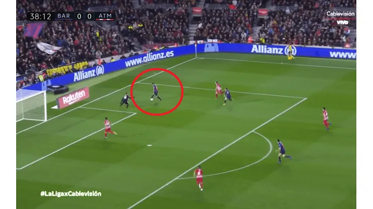 Por mucho menos lo mataron a Benedetto: el fallido de taco de Suárez para asistir a Messi