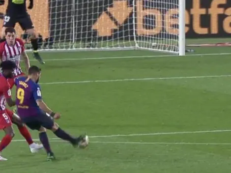 Suárez le pegó al arco con R2 + cuadrado y le dio media liga al Barcelona en el 85'