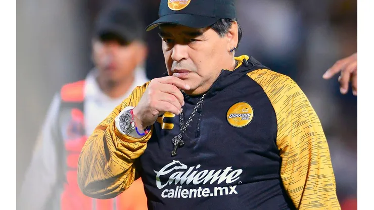 Maradona se luce en comercial de Caliente.mx
