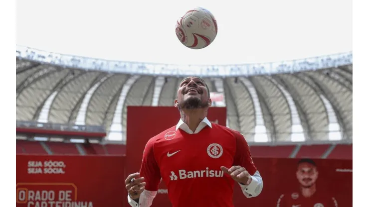 Paolo Guerrero en su presentación en Inter.