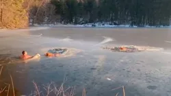Video viral: un hombre y su perro arriesgan la vida para salvar a otros dos del hielo
