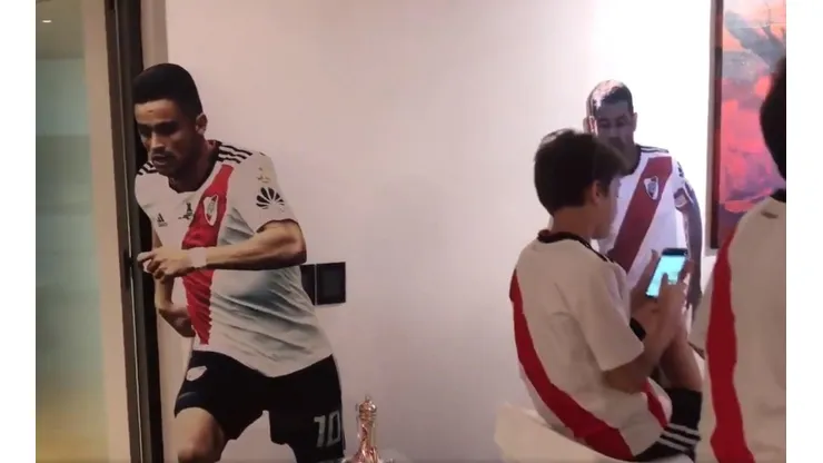 Prometió que si River le ganaba la final a Boca viviría "con el plantel" en su casa y ¡lo hizo!