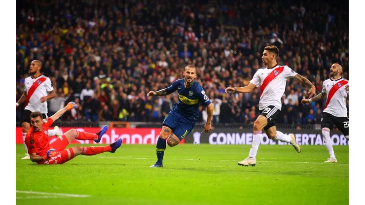 Foto de Dario Benedetto celebrando su gol en Madrid.