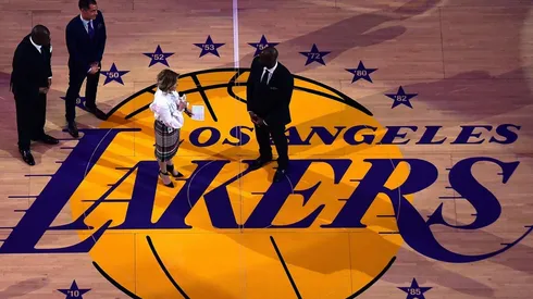 Propietaria de los Lakers habló del fracaso del equipo esta temporada