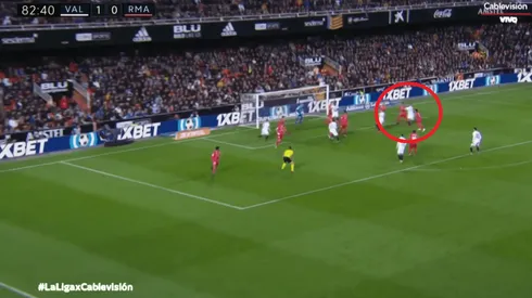 A lo Sergio Ramos: Garay saltó más que nadie y le marcó al Real Madrid