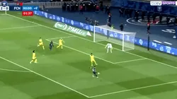 Dani Alves la bajó de pecho, amagó a romper el arco pero la picó y la puso en un ángulo