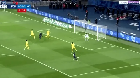 Dani Alves la bajó de pecho, amagó a romper el arco pero la picó y la puso en un ángulo