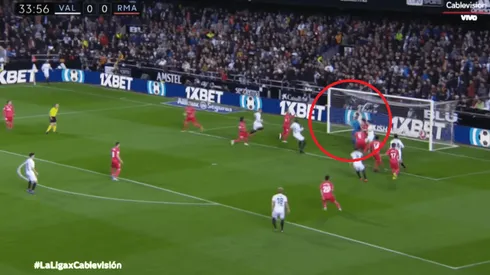 Keylor Navas dio un mal despeje y Valencia no lo perdonó: golazo de Guedes