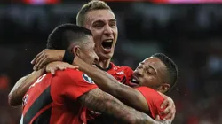 LA FIGURA. Marco Ruben celebra uno de los goles de Atlético Paranaense (Foto: Getty).