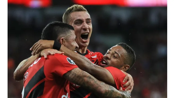 LA FIGURA. Marco Ruben celebra uno de los goles de Atlético Paranaense (Foto: Getty).