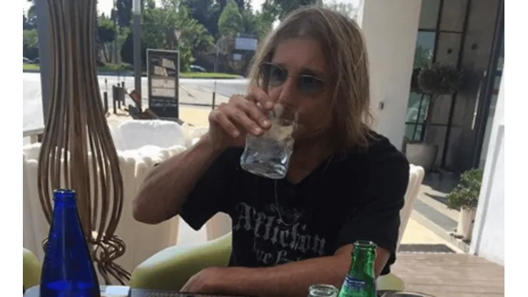 Claudio Caniggia salió a comer y se encontró a una imitadora de su hija Charlotte