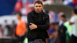 Eduardo Coudet con su bufanda característica.