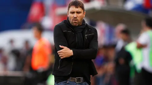 Eduardo Coudet con su bufanda característica.