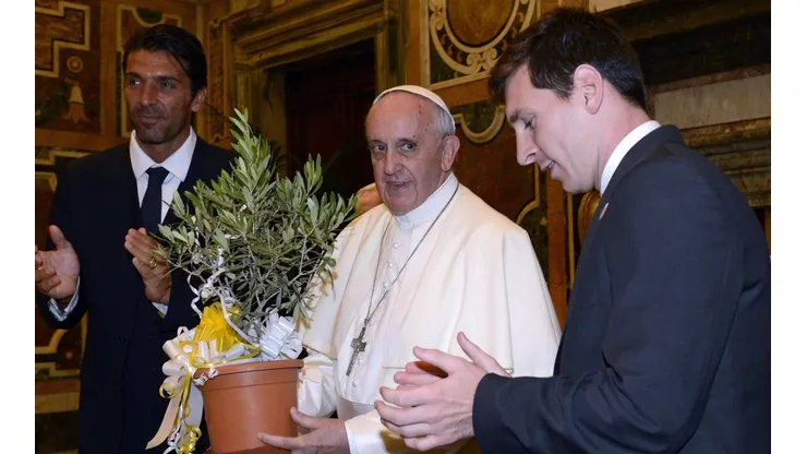 Al Papa Francisco le preguntaron por Messi y lo bajó del cielo