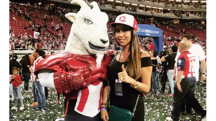 Mariana Zacarías fue a alentar a Chivas en CU y se enteraron todos