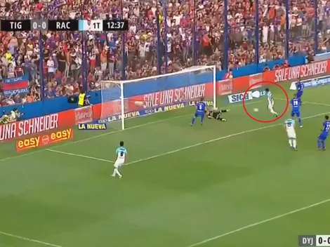 De no creer: a Cvitanich le quedó para empujarla abajo del arco y le pegó al palo