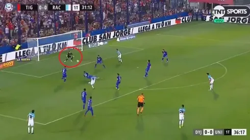 Imponente atajada de Marinelli.