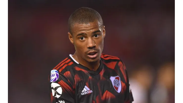 Nicolás De La Cruz con la camiseta de River.