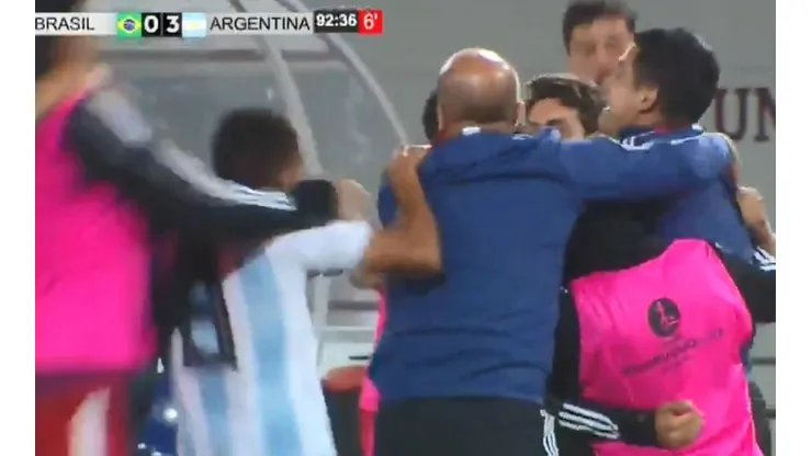 Dos fotos virales engrandecen a la Selección Argentina de Aimar