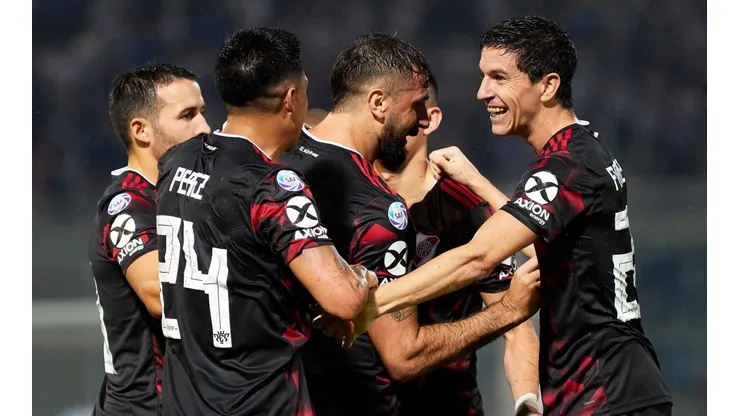 Todos los jugadores de River festejan la victoria.