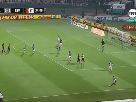 ¡Durmió a todo Talleres! Nacho Fernández hizo rápido el tiro libre y clavó un golazo