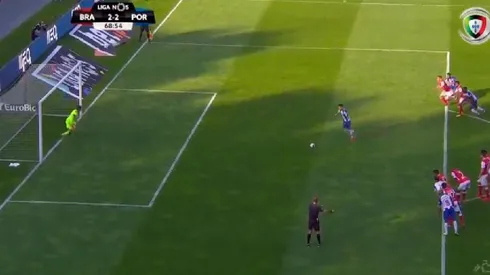 Alex Telles pateó un penal y se lesionó después de meter el gol