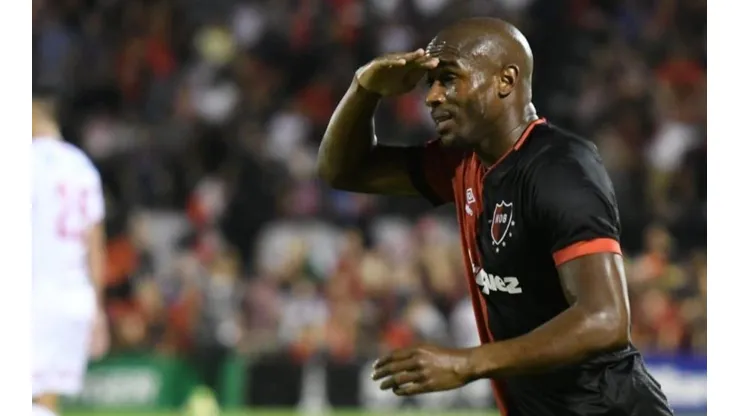 Newell's abrió la fecha tomando aire frente a Huracán