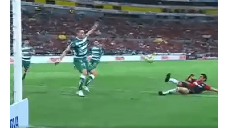 No se puede entender cómo Santos falló este gol