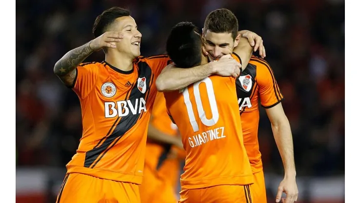 Alario junto al Pity y Driussi. (Getty)