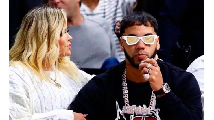 Anuel junto a su novia Karol G.