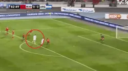 De otro partido: Correa aprovechó el viento, enganchó y clavó un golazo