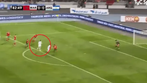 De otro partido: Correa aprovechó el viento, enganchó y clavó un golazo