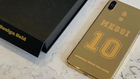 Antonella se lo va a pedir prestado: los detalles del celular de oro que le regalaron a Messi