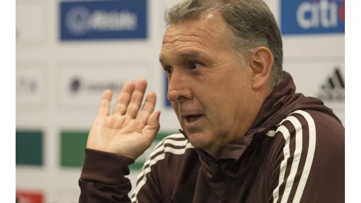 Martino explicó por qué dejó salir a casarse a Chicharito