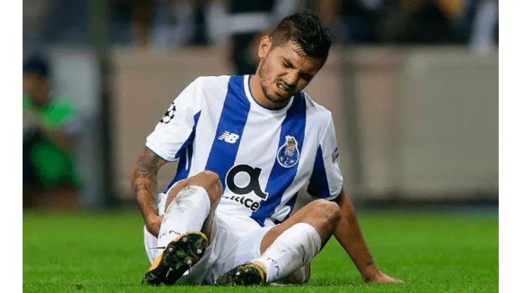 Porto se enfrenta a Martino y asegura que la baja de Tecatito Corona fue consensuada
