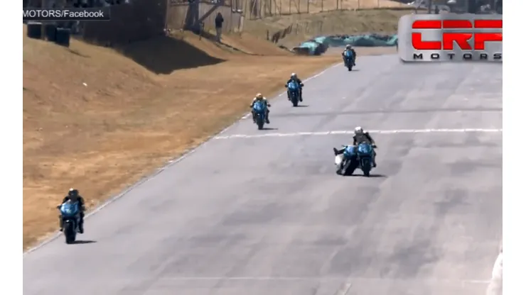 Video: dos pilotos se tomaron a golpes en pleno Mundial de Superbikes