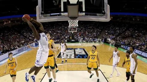 El rey del March Madness: Estrellas de la NBA se rinden ante "LeBron Jr" Zion Wiliamson