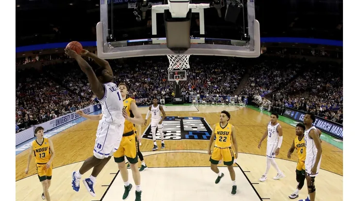 El rey del March Madness: Estrellas de la NBA se rinden ante "LeBron Jr" Zion Wiliamson