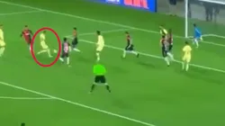 Paul Aguilar no dudó y aumentó la ventaja América