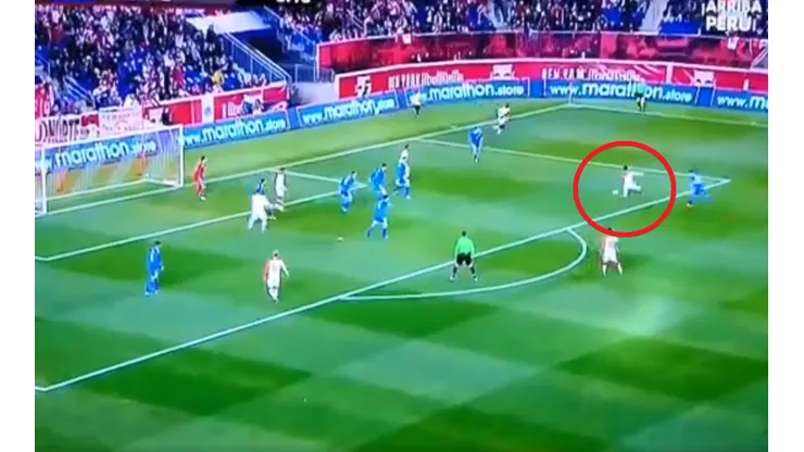 De primera y al ángulo: el golazo de Cueva para Perú a los 4'