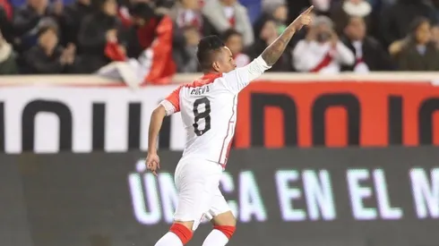 De una maravilla de Cueva, Perú venció a Paraguay