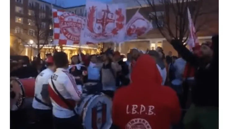 Hinchas peruanos pusieron la fiesta y el color en Nueva Yersey