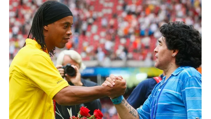 De un Diez a otro: Maradona saludó a Ronaldinho por su cumpleaños