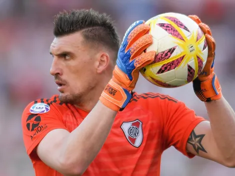 El representante de Armani confesó que "está hablando con clubes de Europa y Asia"