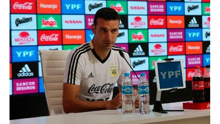 Según Monroig, Scaloni piensa llamar a un 'tapado'.