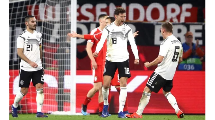 Alemania arañó un empate contra Serbia en el primer partido tras la renovación