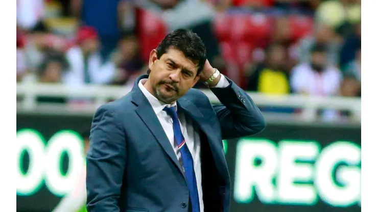 Cardozo no la está pasando nada bien en las Chivas.